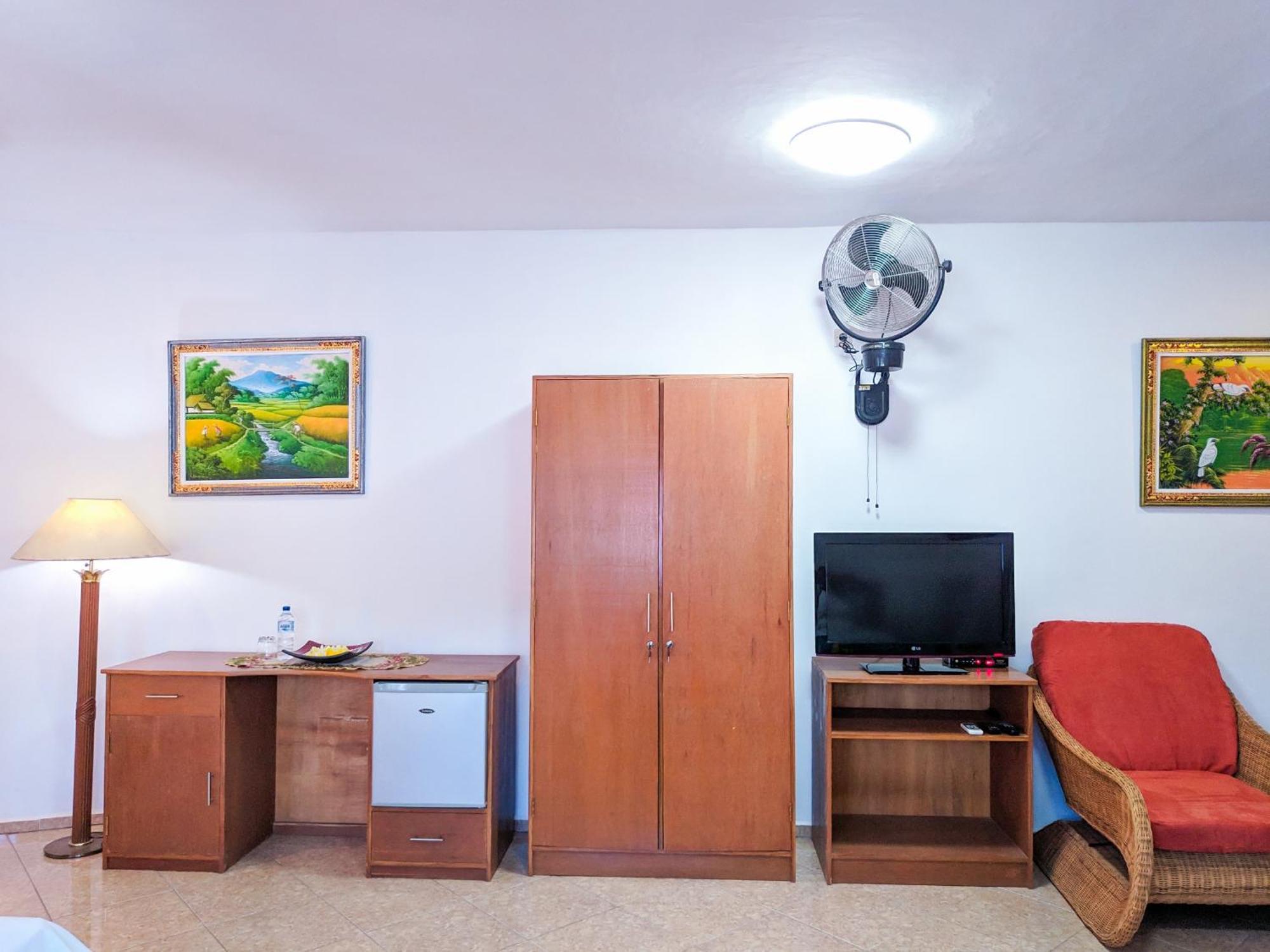 Hotel Deutsches-Eck Rikesti à Lovina Beach Extérieur photo