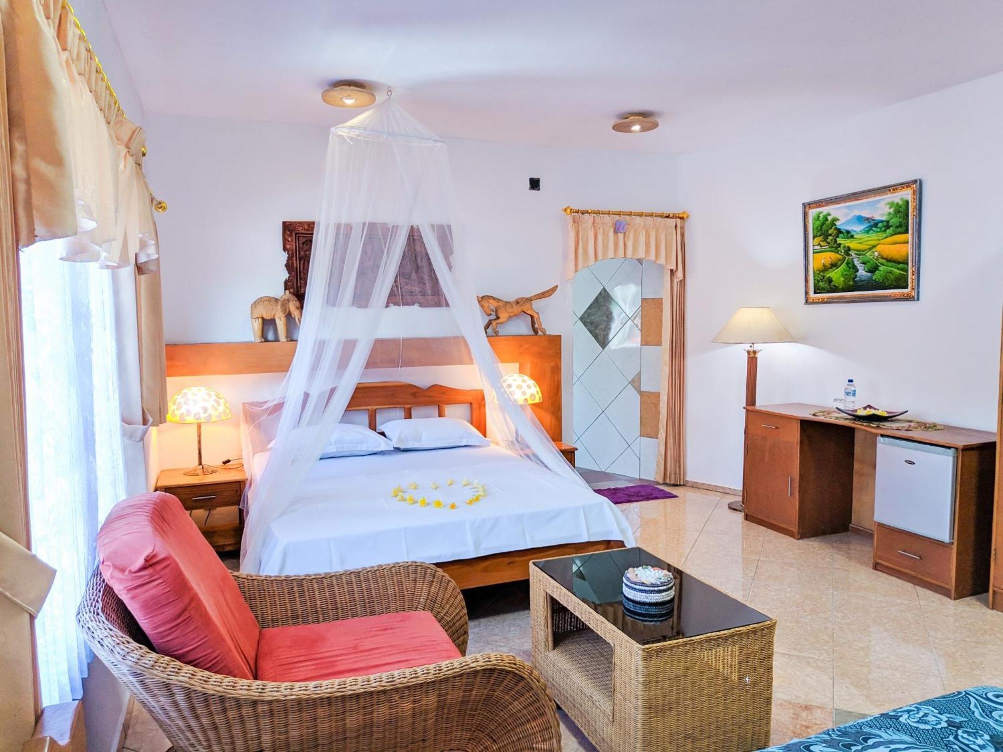 Hotel Deutsches-Eck Rikesti à Lovina Beach Extérieur photo